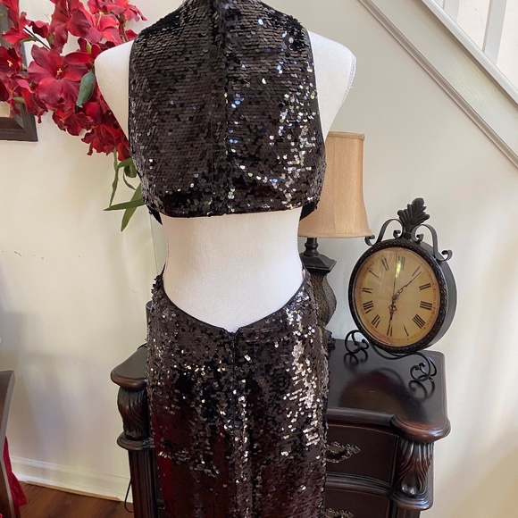 FAME PARTNERS BLACK  SEQUIN DRESS - Picture 2 of 5